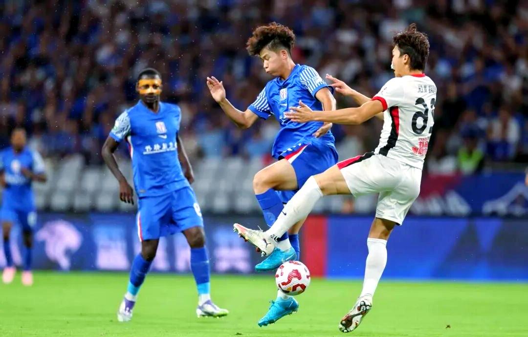 关于成都蓉城战胜北京国安，中超欧战资格竞争白热化的信息